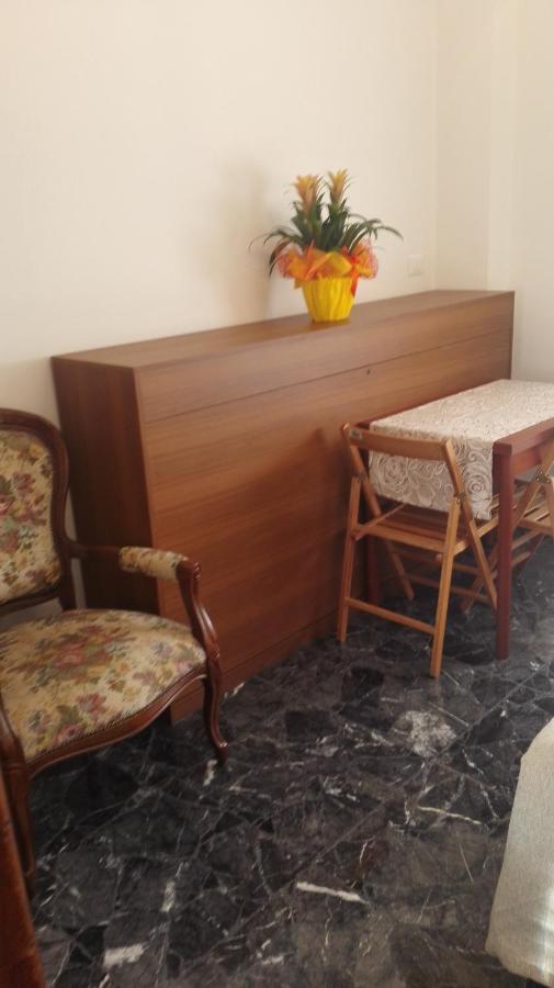 Minihouselarissa Diverona Bagian luar foto