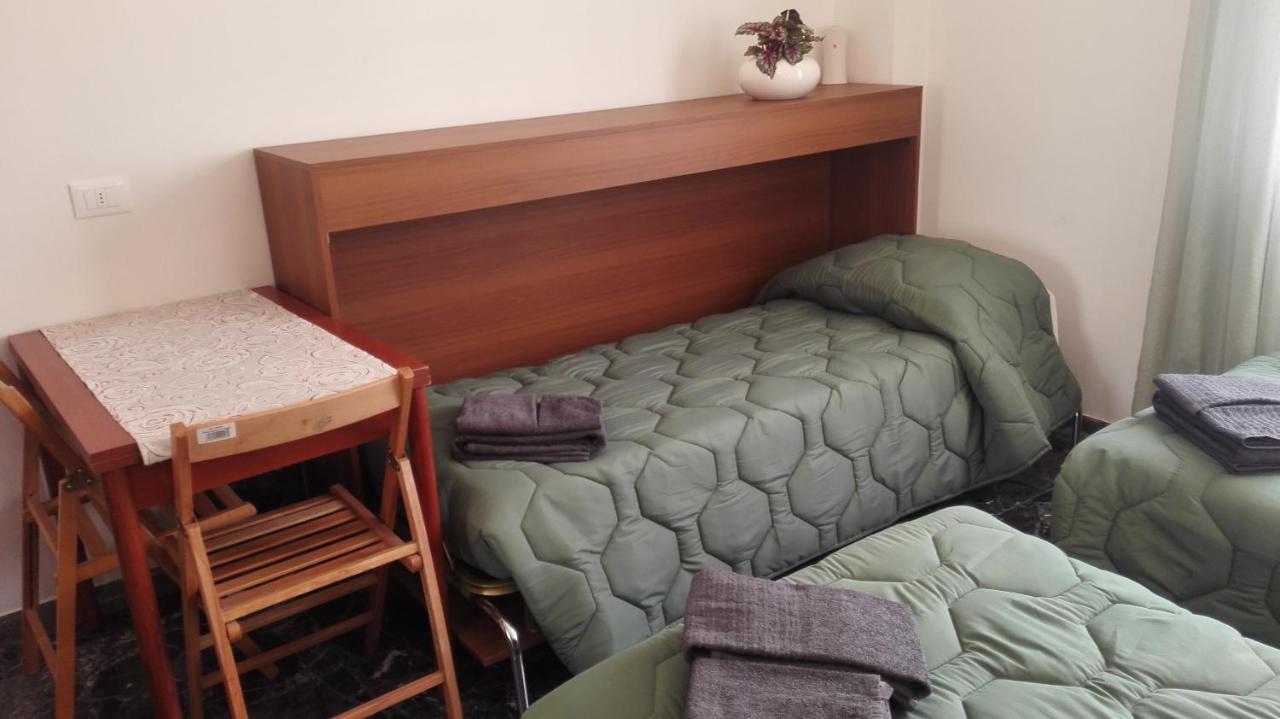 Minihouselarissa Diverona Bagian luar foto