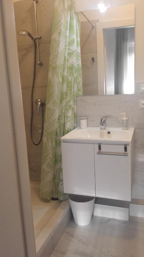 Minihouselarissa Diverona Bagian luar foto