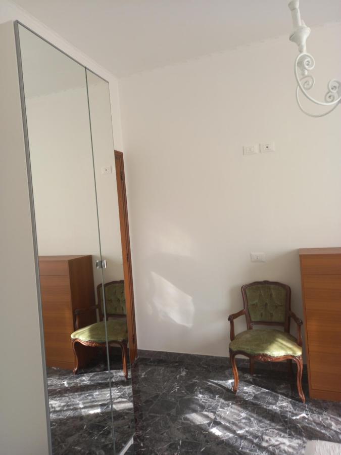 Minihouselarissa Diverona Bagian luar foto