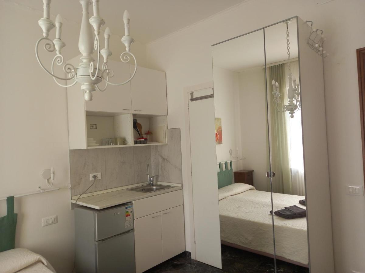 Minihouselarissa Diverona Bagian luar foto