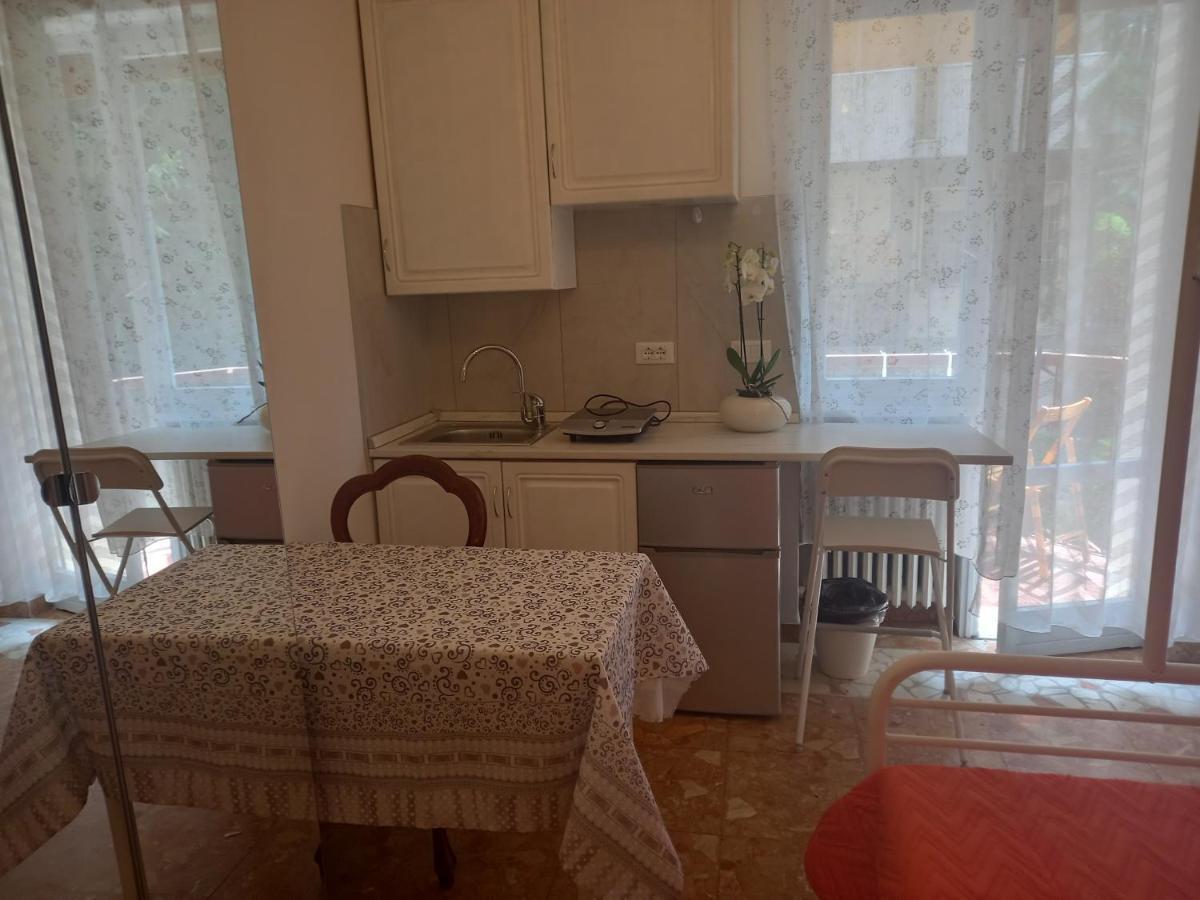 Minihouselarissa Diverona Bagian luar foto