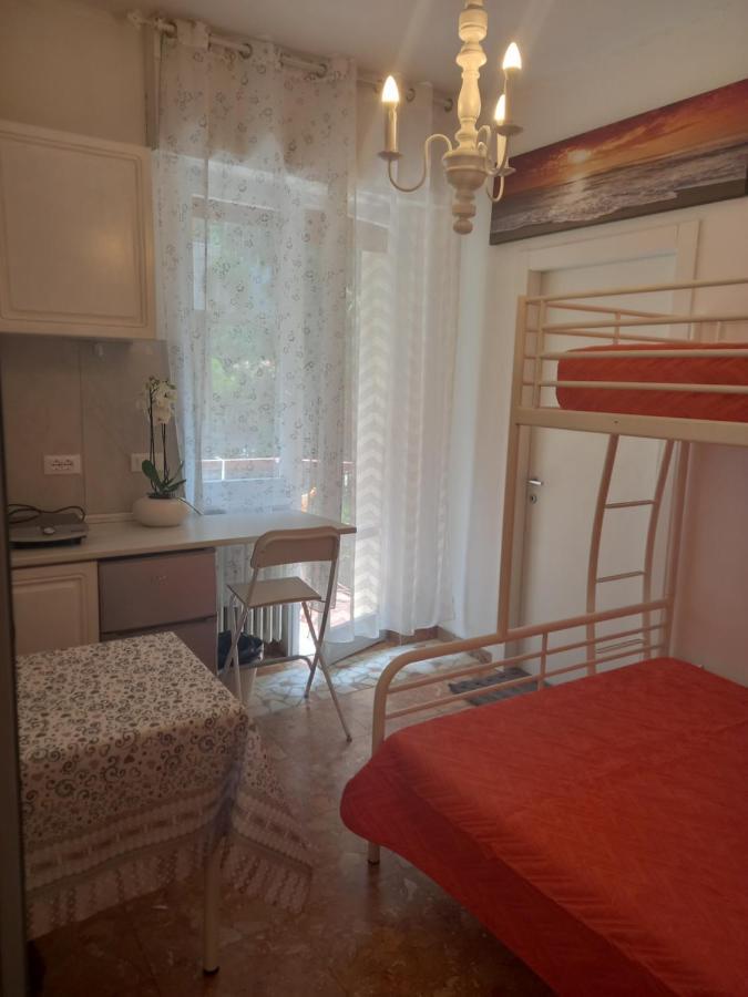 Minihouselarissa Diverona Bagian luar foto