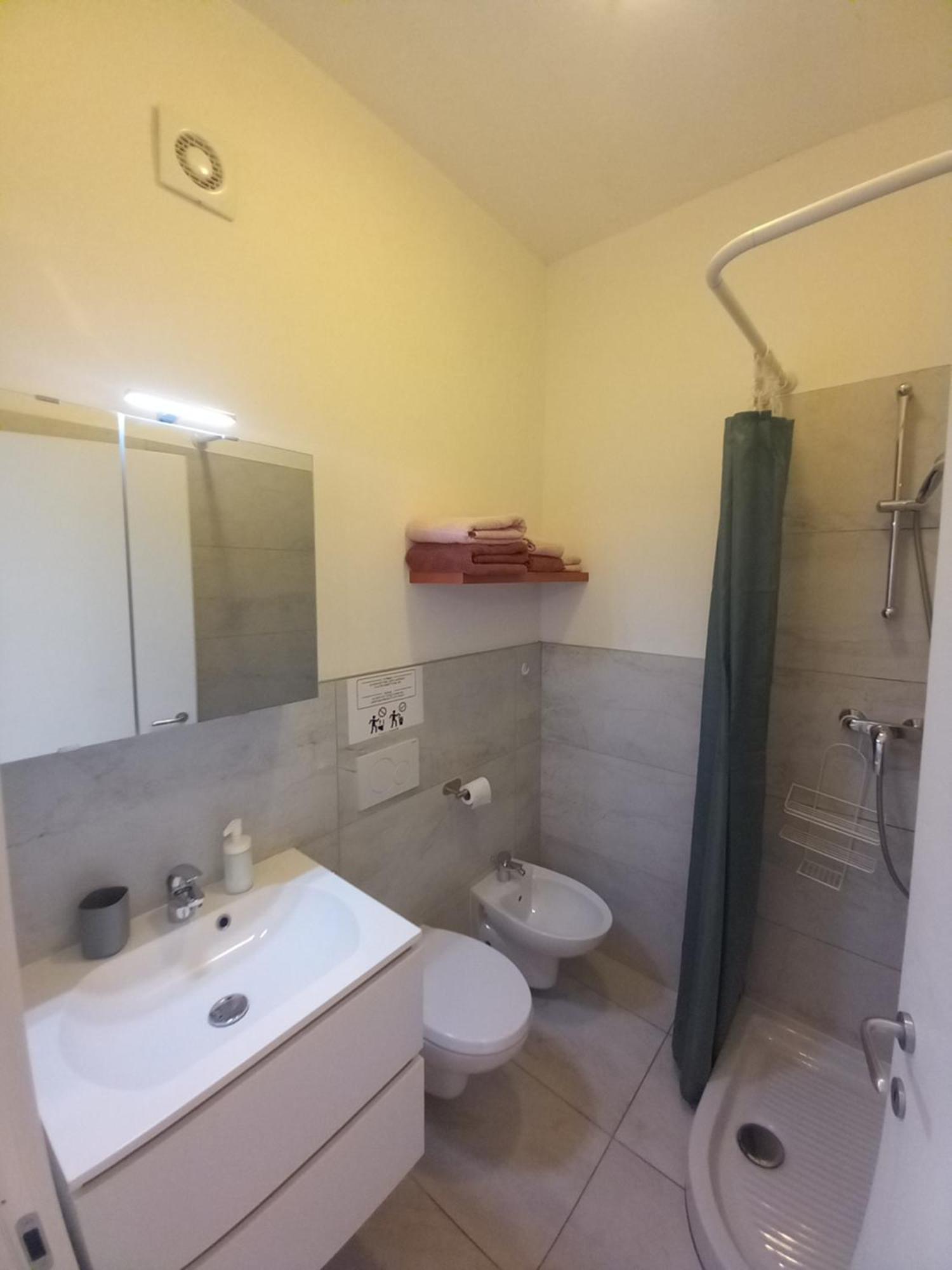 Minihouselarissa Diverona Bagian luar foto