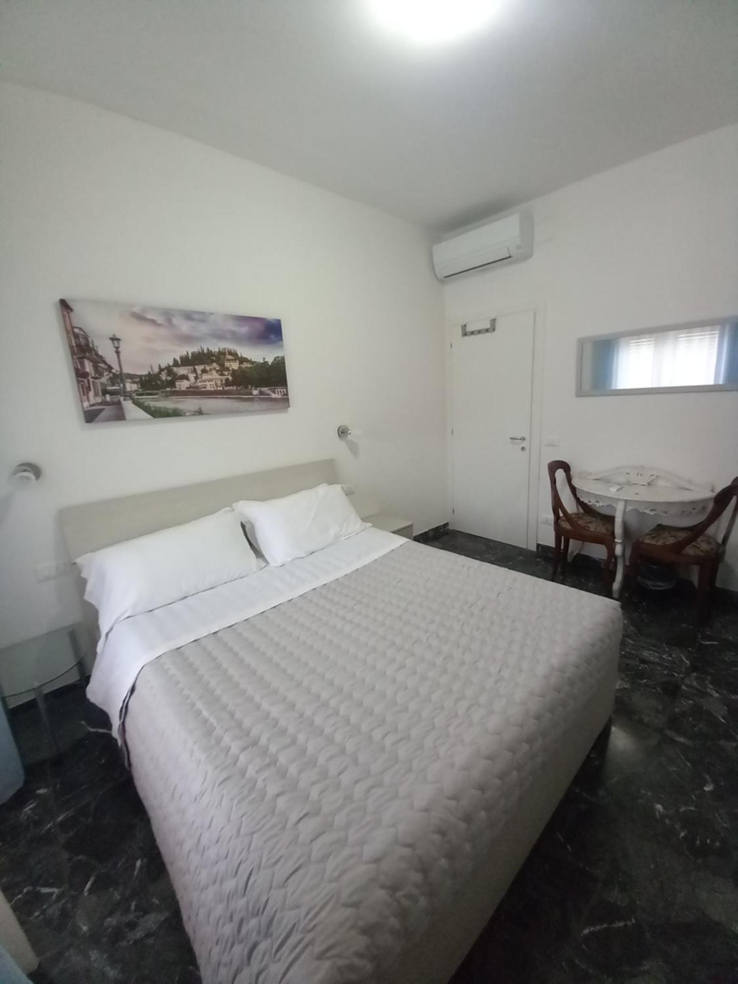 Minihouselarissa Diverona Bagian luar foto