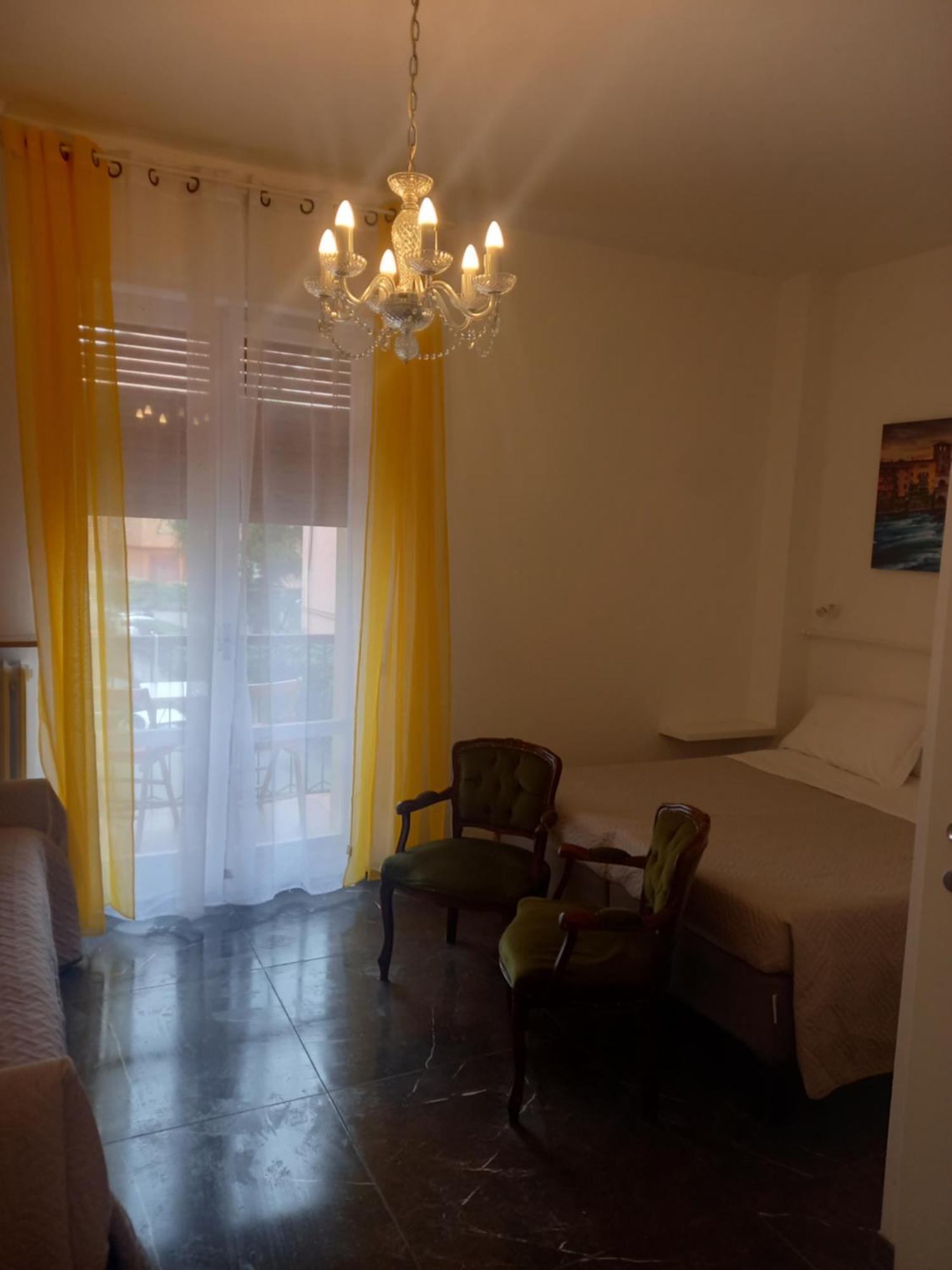 Minihouselarissa Diverona Bagian luar foto