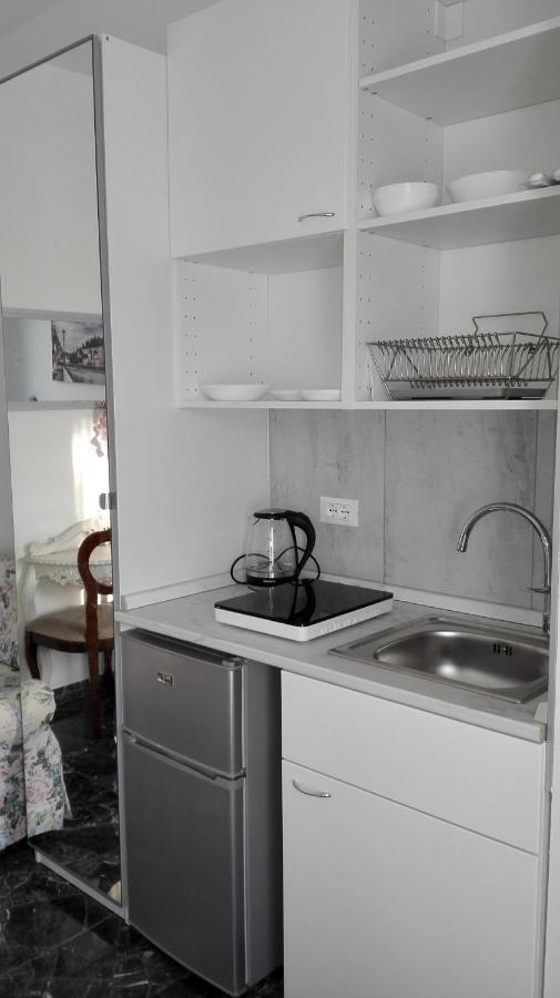 Minihouselarissa Diverona Bagian luar foto